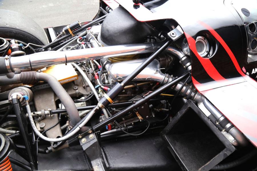 Моторный отсек Porsche 962 IMSA GTP (962-C04) 1987 года  (фото 59 из 96)
